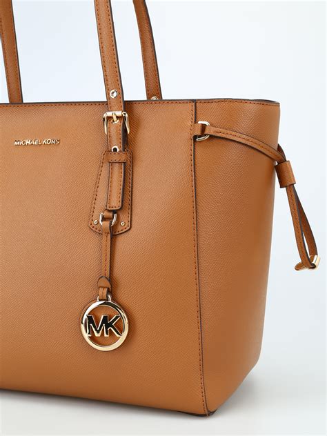 voyager medium letaher tote michael kors|michael kors voyager medium tote.